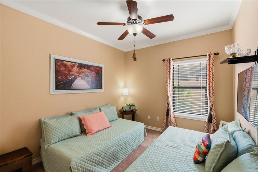 Pristine and move in ready! This amazing and well-maintained one - photo 19