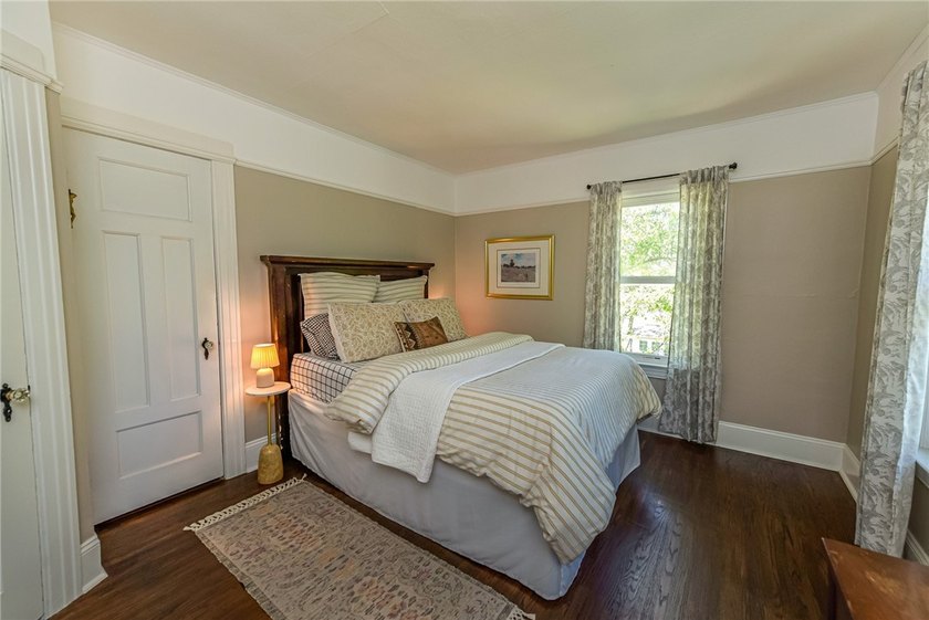 Charming as can be!! Come have a look at this beautiful 3 - photo 20