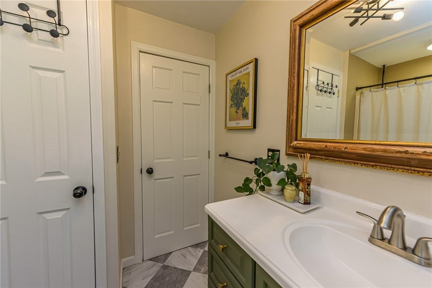Charming as can be!! Come have a look at this beautiful 3 - photo 24
