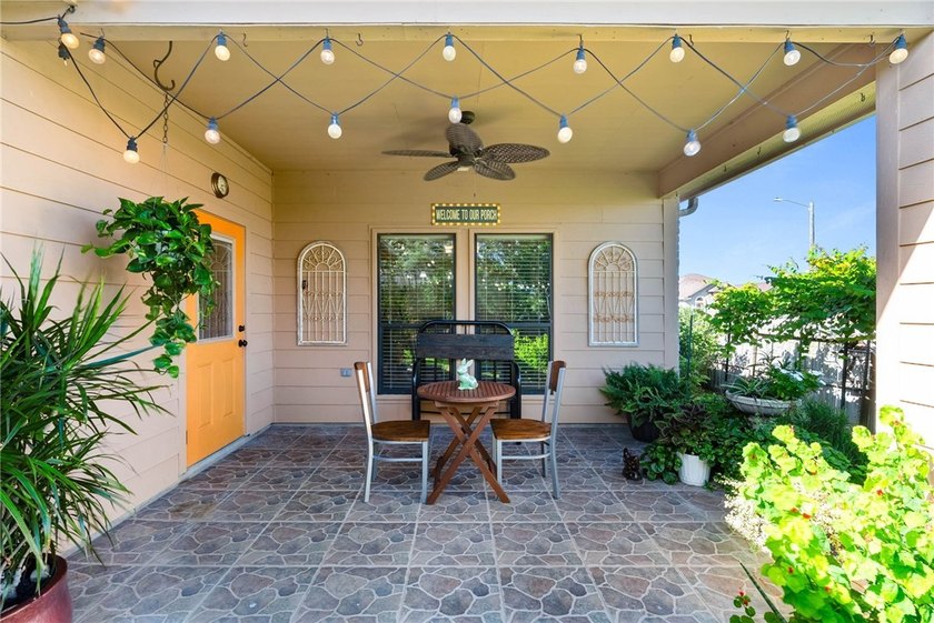 Pristine and move in ready! This amazing and well-maintained one - photo 25