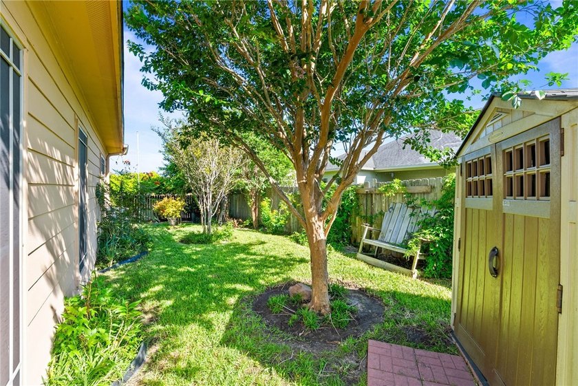 Pristine and move in ready! This amazing and well-maintained one - photo 28