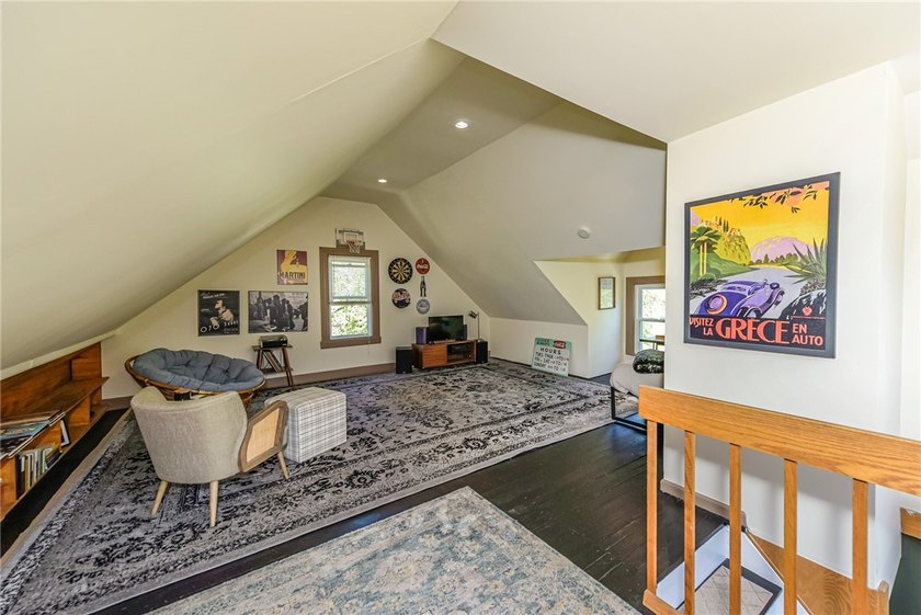 Charming as can be!! Come have a look at this beautiful 3 - photo 29
