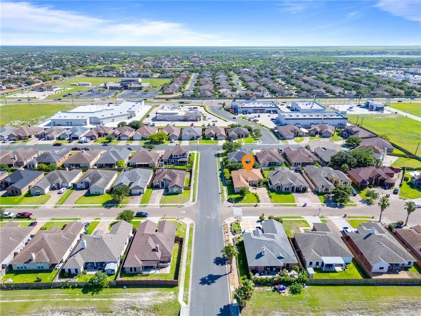 Pristine and move in ready! This amazing and well-maintained one - photo 30