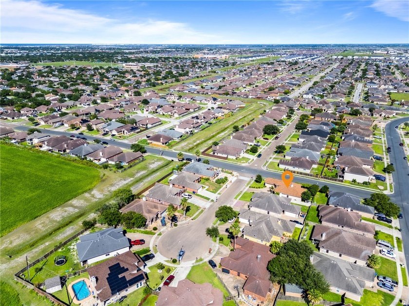 Pristine and move in ready! This amazing and well-maintained one - photo 31
