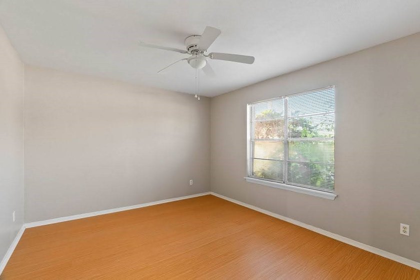 Property Description: This is a great investment opportunity in - photo 6