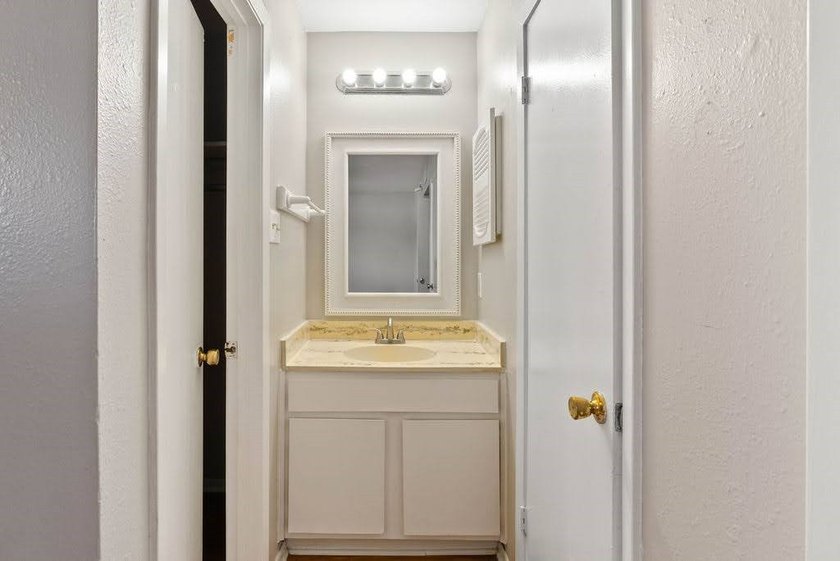 Property Description: This is a great investment opportunity in - photo 9