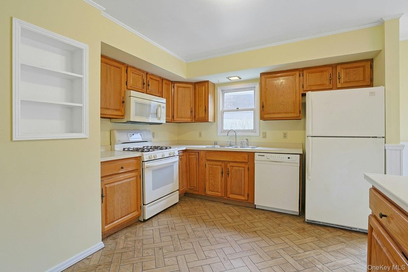 Welcome to this well-maintained 3-bedroom, 2.5-bath home in the - photo 8