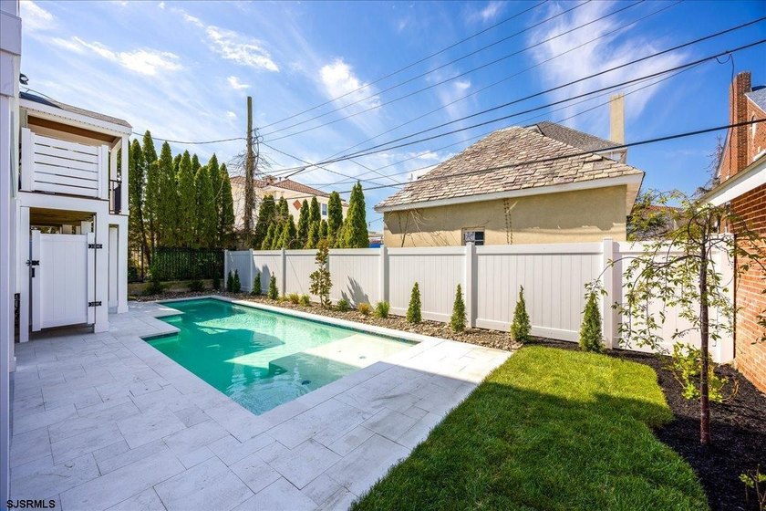 Welcome to coastal luxury redefined. This brand-new custom - photo 12