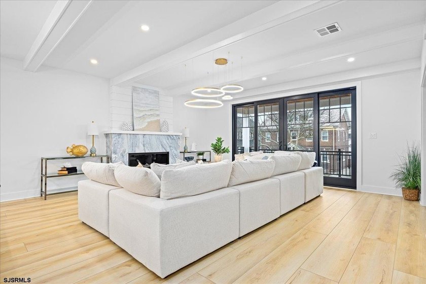 Welcome to coastal luxury redefined. This brand-new custom - photo 18