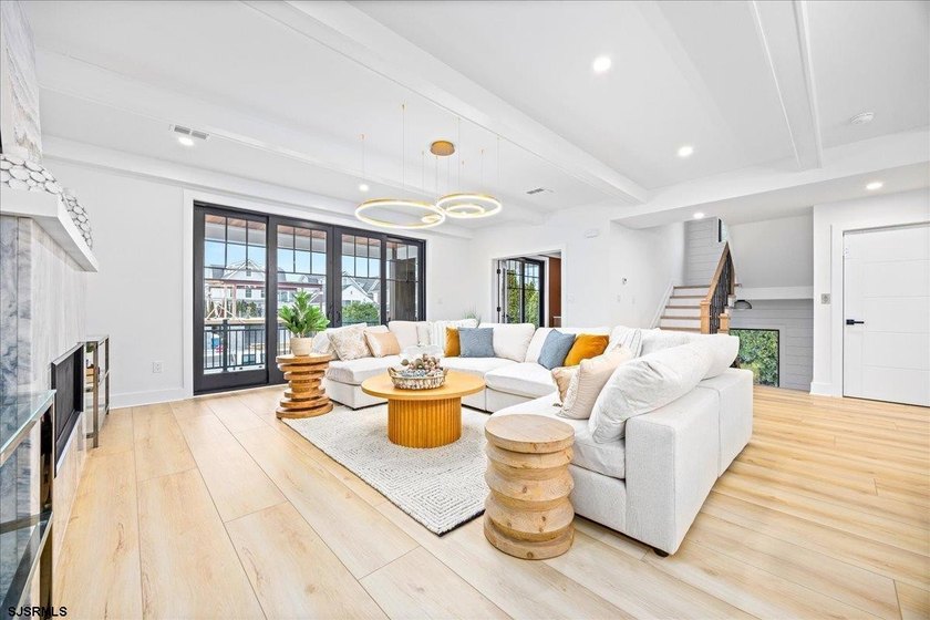 Welcome to coastal luxury redefined. This brand-new custom - photo 20