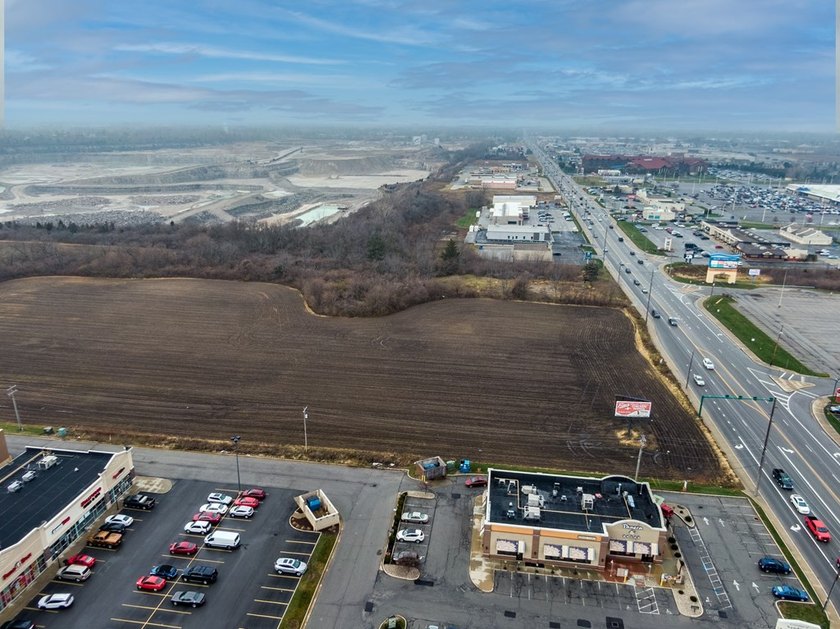 Looking for an exceptional opportunity to invest in a prime - photo 3