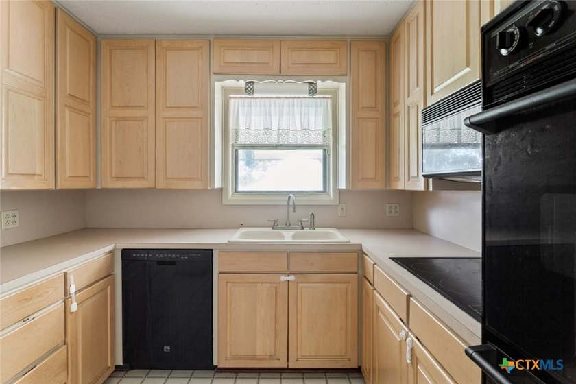Super low tax rate area. Troy schools. Extremely well kept home - photo 14