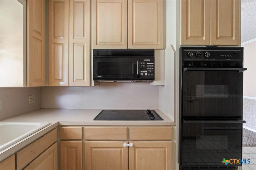 Super low tax rate area. Troy schools. Extremely well kept home - photo 15