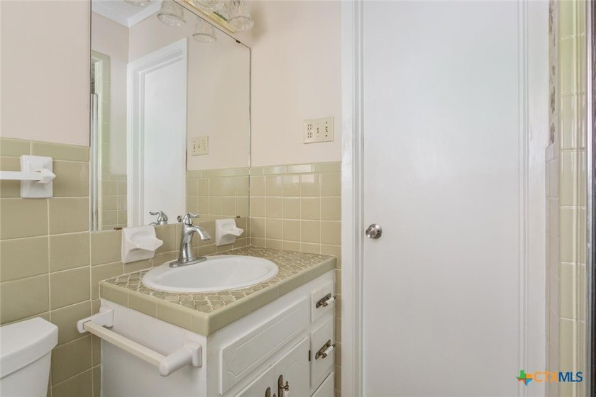 Super low tax rate area. Troy schools. Extremely well kept home - photo 21