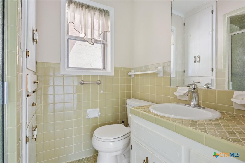 Super low tax rate area. Troy schools. Extremely well kept home - photo 22