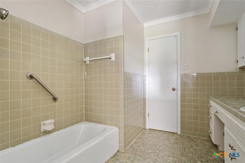 Super low tax rate area. Troy schools. Extremely well kept home - photo 34