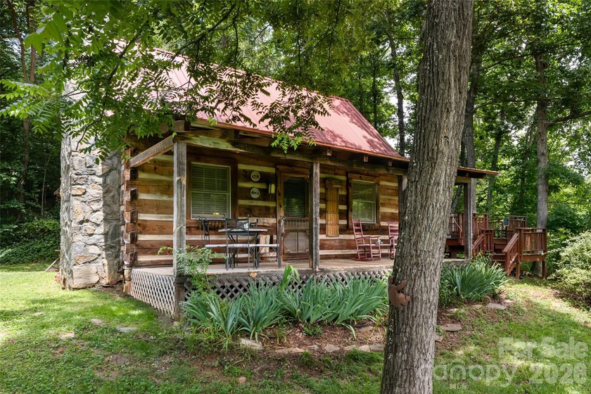 Hand-Hewn Craftsmanship. River Views. A True Mountain Escape - photo 2
