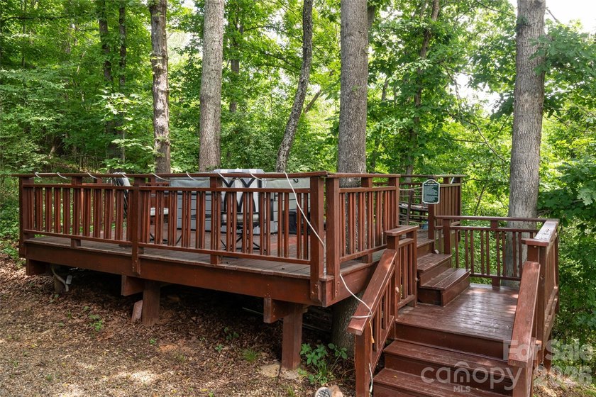 Hand-Hewn Craftsmanship. River Views. A True Mountain Escape - photo 4