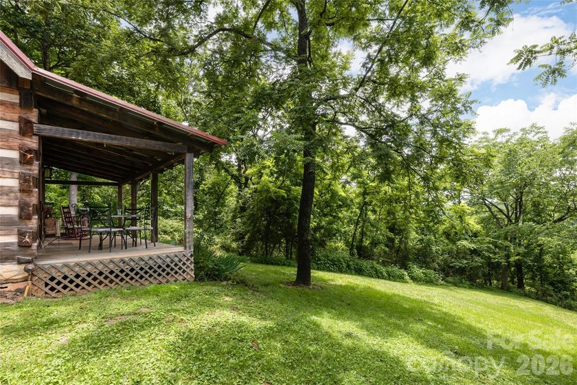 Hand-Hewn Craftsmanship. River Views. A True Mountain Escape - photo 7