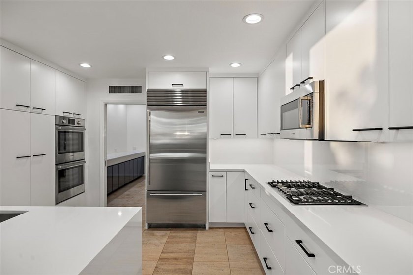 Welcome to 21 Montpellier, an exceptional 2,700sq ft - photo 14