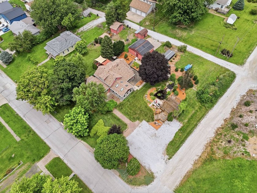 Welcome to one of the most extraordinary properties to hit the - photo 4