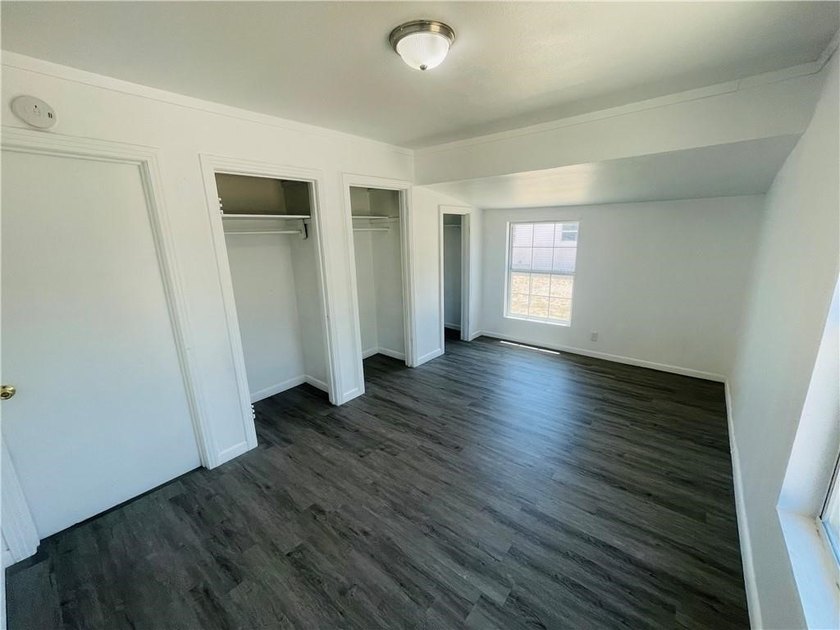 Exceptional opportunity to own a 5-unit income producing - photo 8