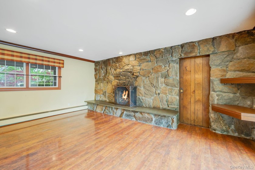 Great opportunity to make this 3-bedroom, 2-bath home your own! - photo 12