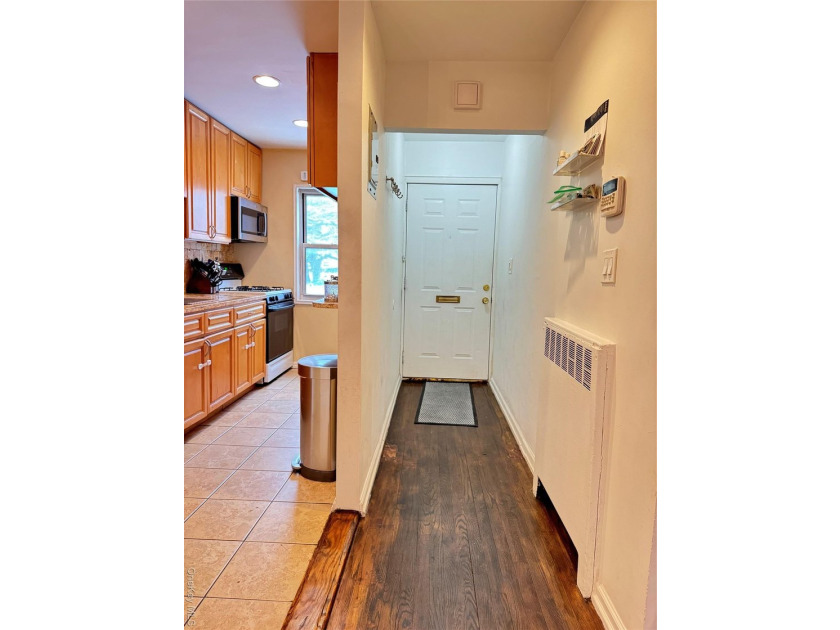 Private entrance beautiful garden apartment on first floor with - photo 13