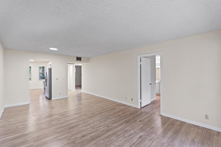 Beautifully renovated 2 BD, 2 BA first-floor condo in Century - photo 15