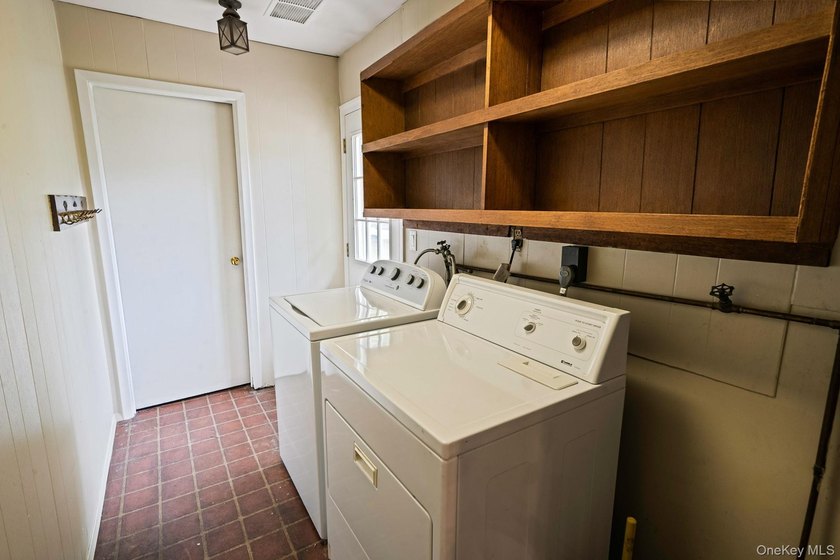 Great opportunity to make this 3-bedroom, 2-bath home your own! - photo 21