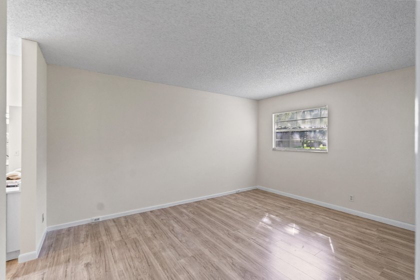 Beautifully renovated 2 BD, 2 BA first-floor condo in Century - photo 21