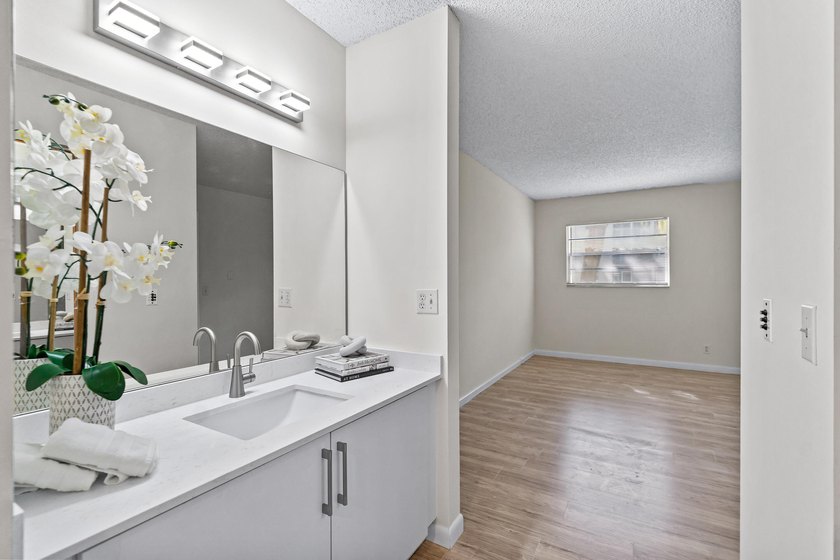 Beautifully renovated 2 BD, 2 BA first-floor condo in Century - photo 24