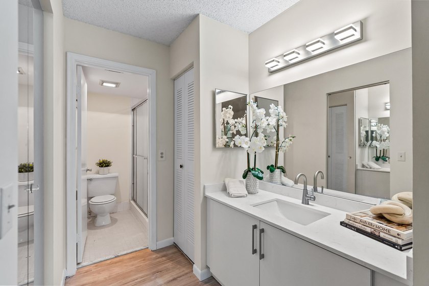 Beautifully renovated 2 BD, 2 BA first-floor condo in Century - photo 26