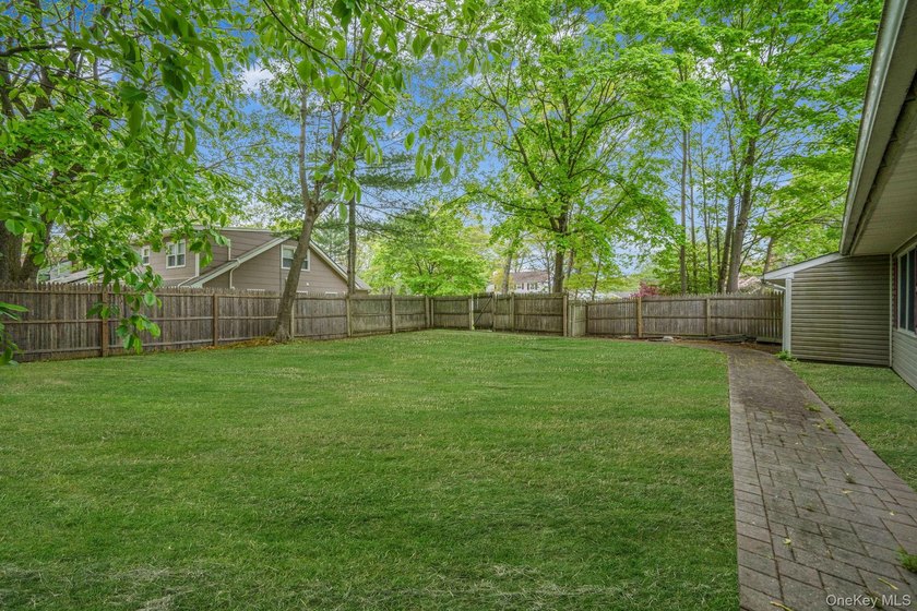 Great opportunity to make this 3-bedroom, 2-bath home your own! - photo 28