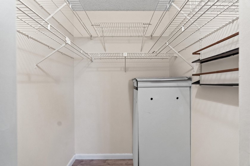 Beautifully renovated 2 BD, 2 BA first-floor condo in Century - photo 31
