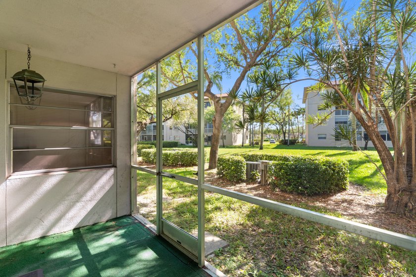 Beautifully renovated 2 BD, 2 BA first-floor condo in Century - photo 38