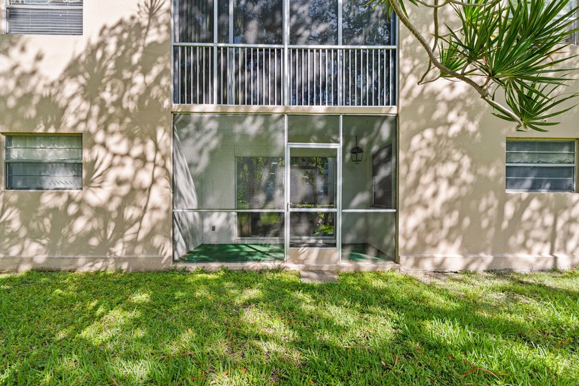 Beautifully renovated 2 BD, 2 BA first-floor condo in Century - photo 41