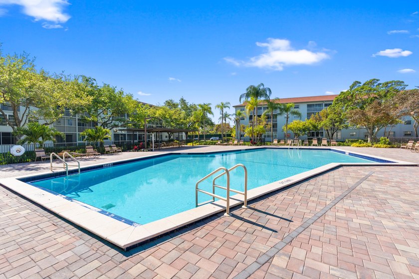 Beautifully renovated 2 BD, 2 BA first-floor condo in Century - photo 48