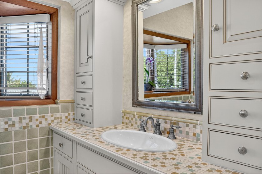 An Oceanfront Masterpiece with Infinite Horizons Commanding a - photo 14