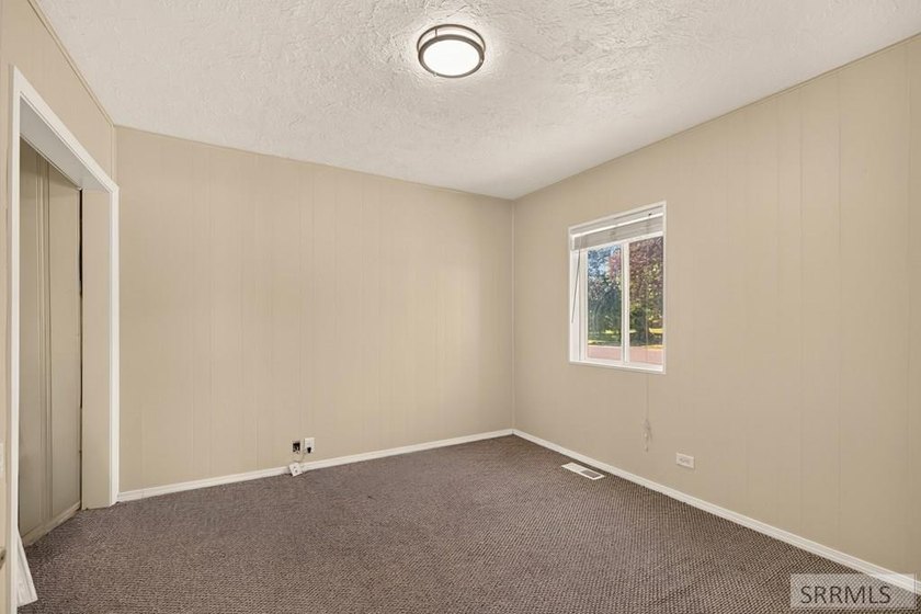 Oversized Corner Lot! Welcome to this beautifully maintained - photo 18