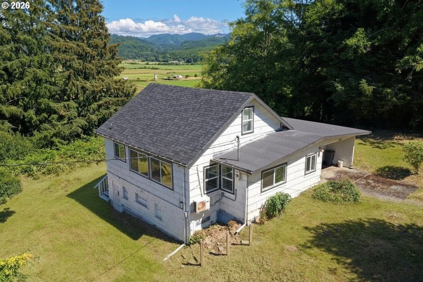 Perched above charming downtown Nehalem, this remodeled coastal - photo 22