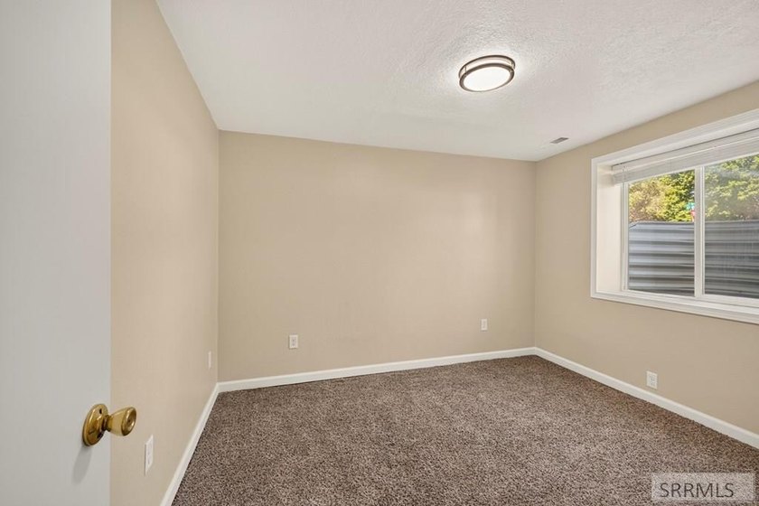 Oversized Corner Lot! Welcome to this beautifully maintained - photo 26