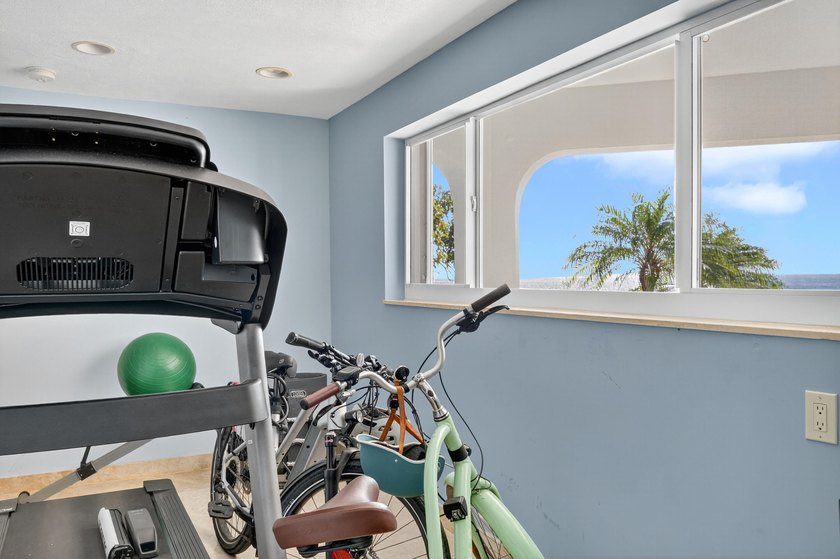 An Oceanfront Masterpiece with Infinite Horizons Commanding a - photo 27