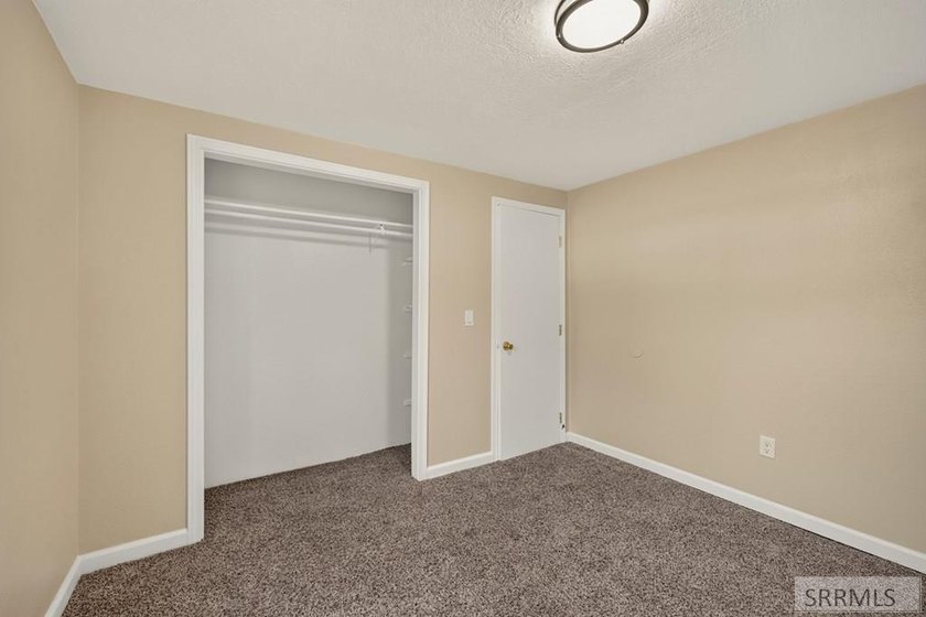 Oversized Corner Lot! Welcome to this beautifully maintained - photo 27