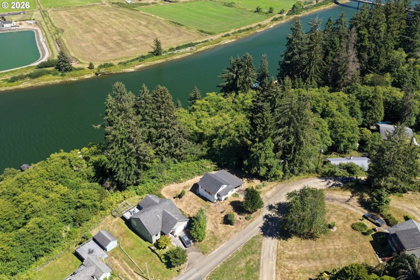 Perched above charming downtown Nehalem, this remodeled coastal - photo 29