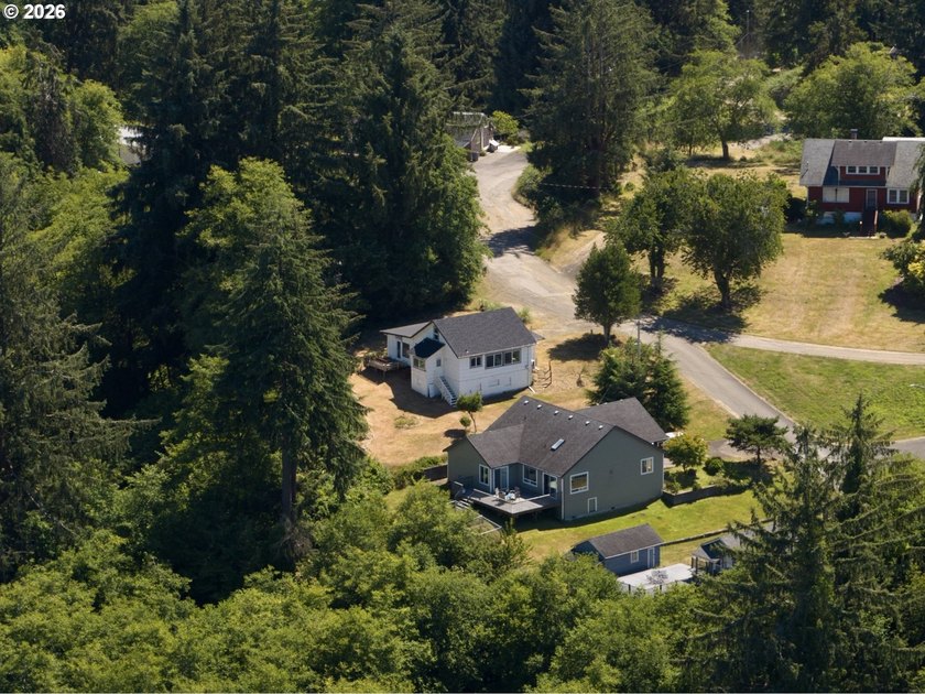 Perched above charming downtown Nehalem, this remodeled coastal - photo 32