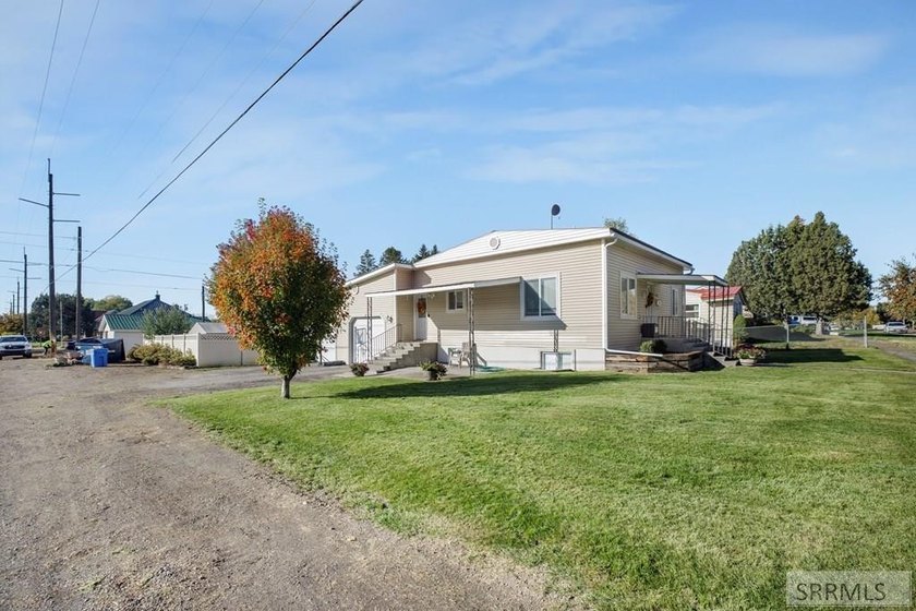 Oversized Corner Lot! Welcome to this beautifully maintained - photo 34