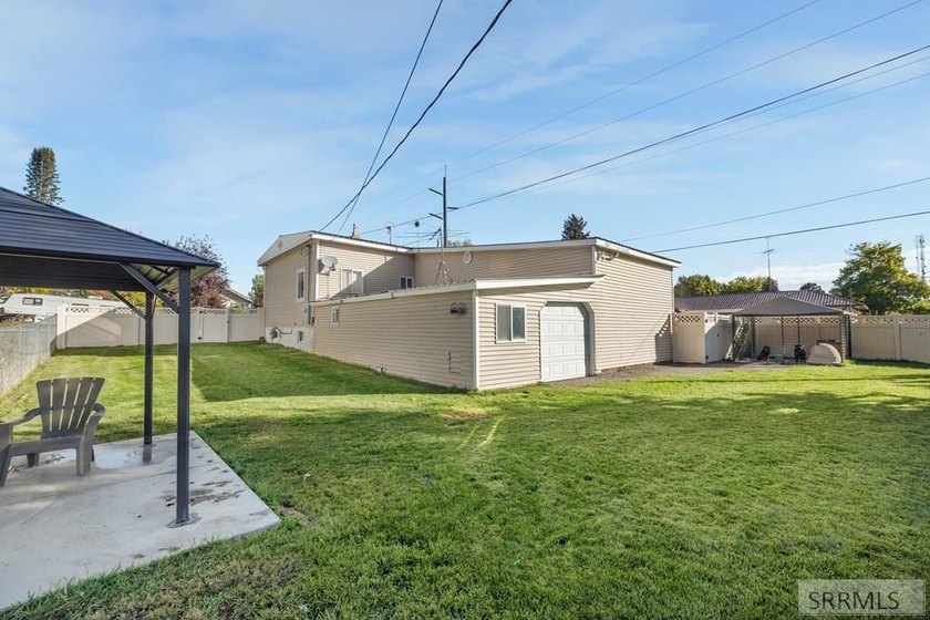 Oversized Corner Lot! Welcome to this beautifully maintained - photo 37
