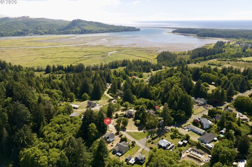 Perched above charming downtown Nehalem, this remodeled coastal - photo 40