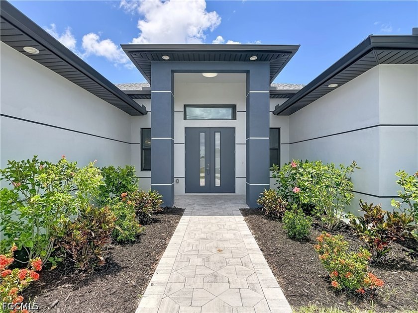 Welcome to 620 SW 26th Street, Cape Coral! This stunning - photo 50